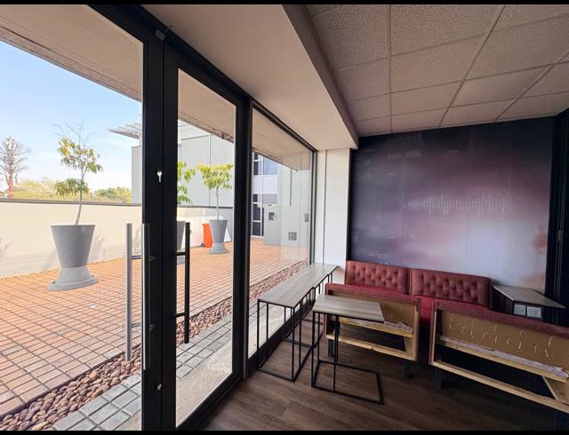 428M² OFFICE TO LET IN MAGALIESSIG